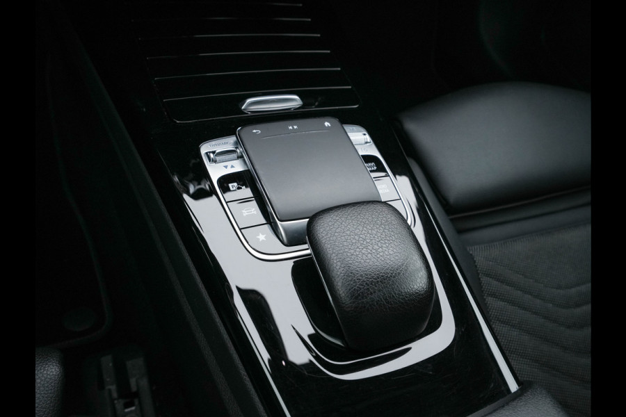 Mercedes-Benz A-Klasse 180 Advantage Style-Pack (INCL-BTW) Aut. *WIDESCREEN-DIGI-COCKPIT | LEATHER-MICROFIBRE | CAMERA | NAVI-FULLMAP | ECC | PDC | CRUISE | CARPLAY | HEATED-SPORTSEATS | CARBON-INLAY | DAB | SHIFT-PADDLES | 16"ALU*