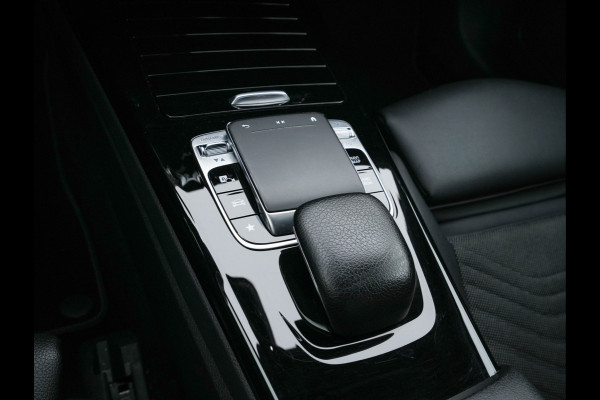 Mercedes-Benz A-Klasse 180 Advantage Style-Pack (INCL-BTW) Aut. *WIDESCREEN-DIGI-COCKPIT | LEATHER-MICROFIBRE | CAMERA | NAVI-FULLMAP | ECC | PDC | CRUISE | CARPLAY | HEATED-SPORTSEATS | CARBON-INLAY | DAB | SHIFT-PADDLES | 16"ALU*