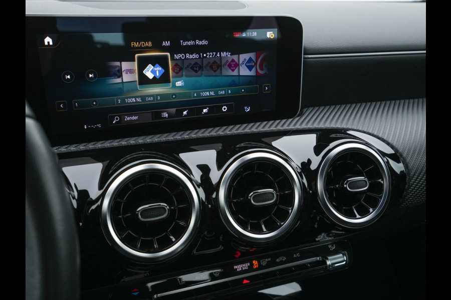 Mercedes-Benz A-Klasse 180 Advantage Style-Pack (INCL-BTW) Aut. *WIDESCREEN-DIGI-COCKPIT | LEATHER-MICROFIBRE | CAMERA | NAVI-FULLMAP | ECC | PDC | CRUISE | CARPLAY | HEATED-SPORTSEATS | CARBON-INLAY | DAB | SHIFT-PADDLES | 16"ALU*