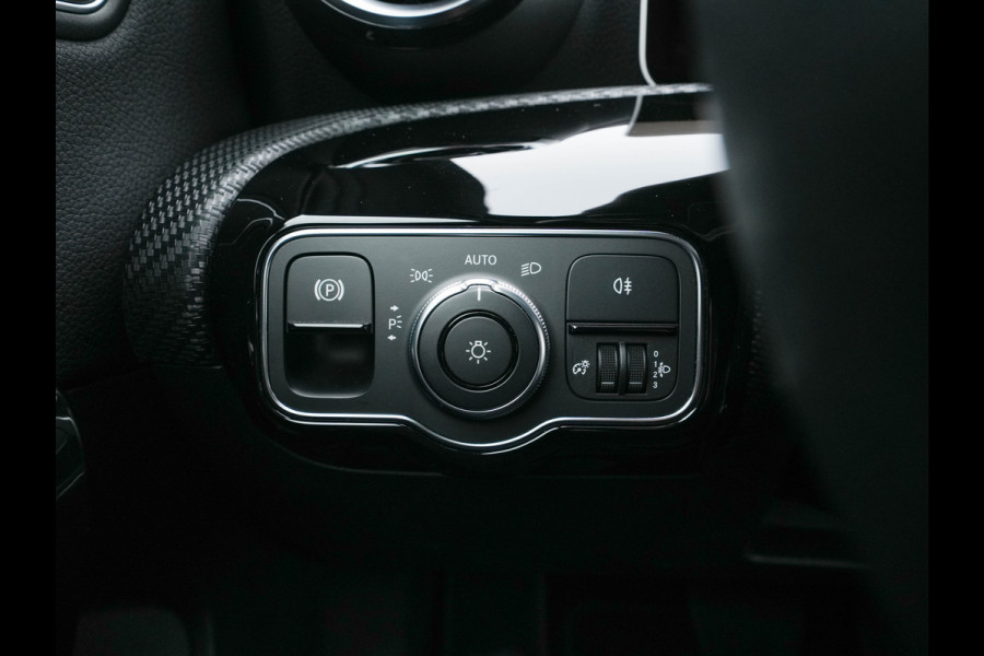 Mercedes-Benz A-Klasse 180 Advantage Style-Pack (INCL-BTW) Aut. *WIDESCREEN-DIGI-COCKPIT | LEATHER-MICROFIBRE | CAMERA | NAVI-FULLMAP | ECC | PDC | CRUISE | CARPLAY | HEATED-SPORTSEATS | CARBON-INLAY | DAB | SHIFT-PADDLES | 16"ALU*
