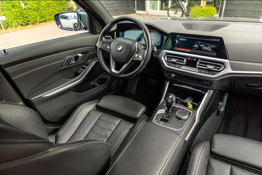 BMW 3-serie 318d 190 PK High Executive Edition Dravitgrau metallic I Leder I Led I HiFi I Head Up I Sportstoelen I NL Auto I NAP