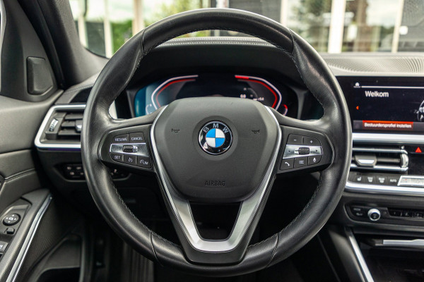 BMW 3-serie 318d 190 PK High Executive Edition Dravitgrau metallic I Leder I Led I HiFi I Head Up I Sportstoelen I NL Auto I NAP