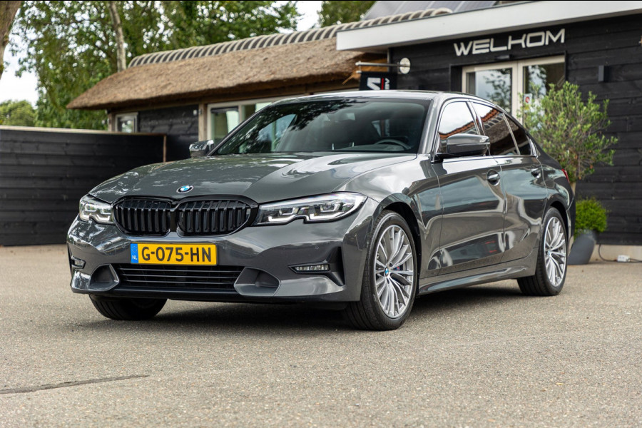 BMW 3-serie 318d 190 PK High Executive Edition Dravitgrau metallic I Leder I Led I HiFi I Head Up I Sportstoelen I NL Auto I NAP