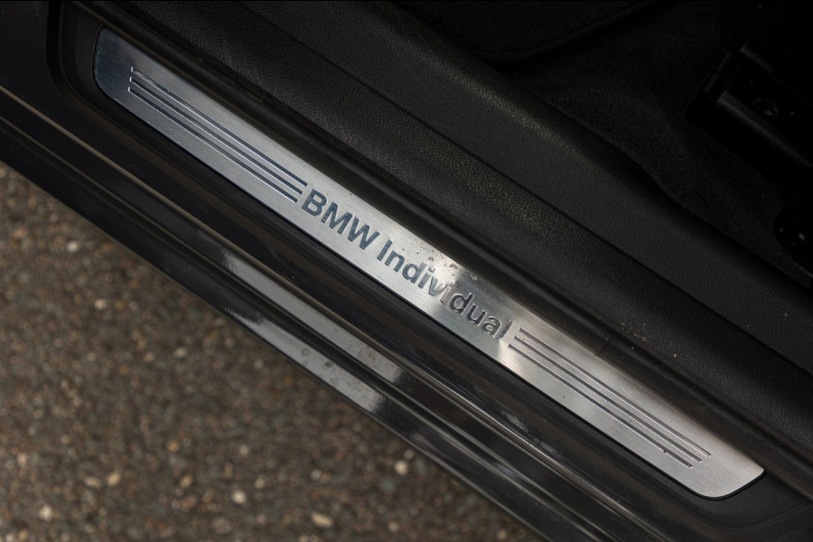 BMW 3-serie 318d 190 PK High Executive Edition Dravitgrau metallic I Leder I Led I HiFi I Head Up I Sportstoelen I NL Auto I NAP