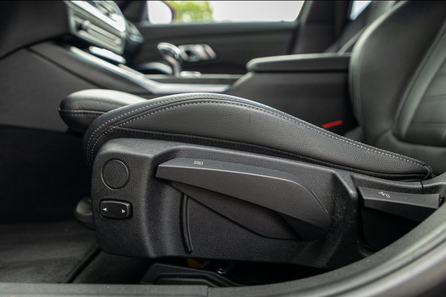 BMW 3-serie 318d 190 PK High Executive Edition Dravitgrau metallic I Leder I Led I HiFi I Head Up I Sportstoelen I NL Auto I NAP
