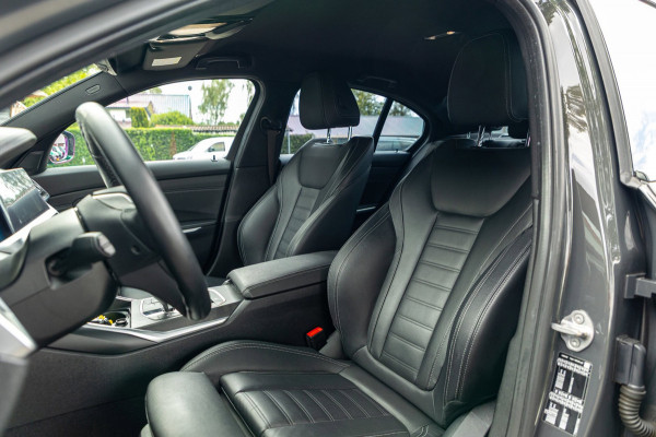 BMW 3-serie 318d 190 PK High Executive Edition Dravitgrau metallic I Leder I Led I HiFi I Head Up I Sportstoelen I NL Auto I NAP
