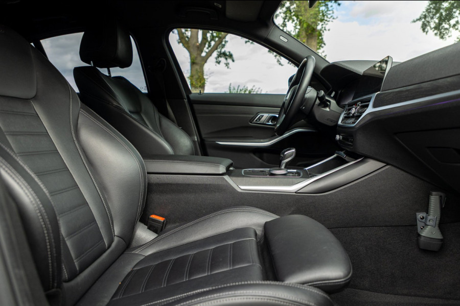 BMW 3-serie 318d 190 PK High Executive Edition Dravitgrau metallic I Leder I Led I HiFi I Head Up I Sportstoelen I NL Auto I NAP