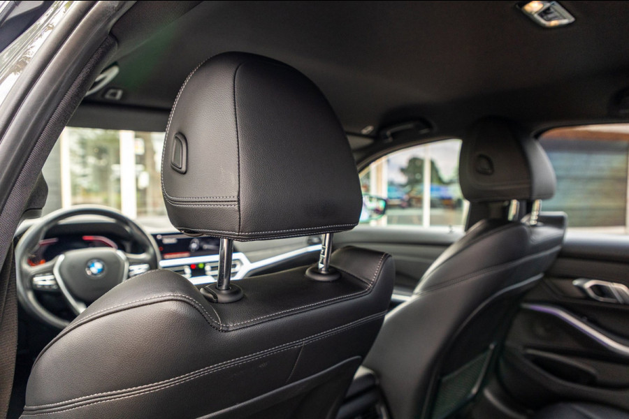 BMW 3-serie 318d 190 PK High Executive Edition Dravitgrau metallic I Leder I Led I HiFi I Head Up I Sportstoelen I NL Auto I NAP