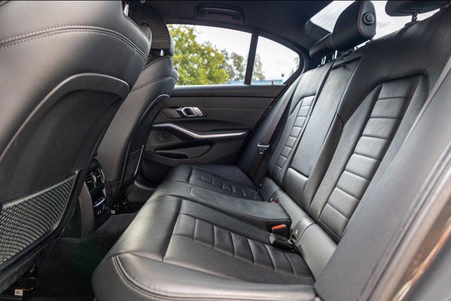 BMW 3-serie 318d 190 PK High Executive Edition Dravitgrau metallic I Leder I Led I HiFi I Head Up I Sportstoelen I NL Auto I NAP