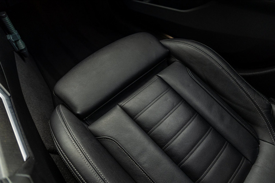 BMW 3-serie 318d 190 PK High Executive Edition Dravitgrau metallic I Leder I Led I HiFi I Head Up I Sportstoelen I NL Auto I NAP