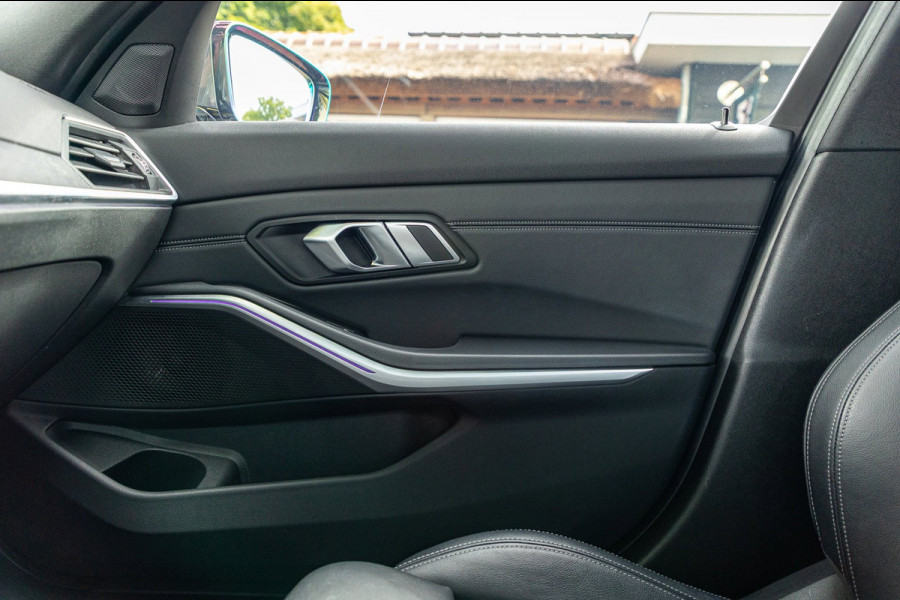 BMW 3-serie 318d 190 PK High Executive Edition Dravitgrau metallic I Leder I Led I HiFi I Head Up I Sportstoelen I NL Auto I NAP