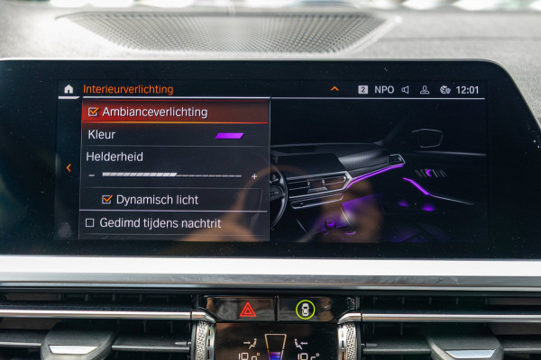 BMW 3-serie 318d 190 PK High Executive Edition Dravitgrau metallic I Leder I Led I HiFi I Head Up I Sportstoelen I NL Auto I NAP