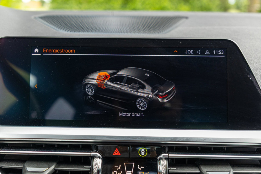 BMW 3-serie 318d 190 PK High Executive Edition Dravitgrau metallic I Leder I Led I HiFi I Head Up I Sportstoelen I NL Auto I NAP