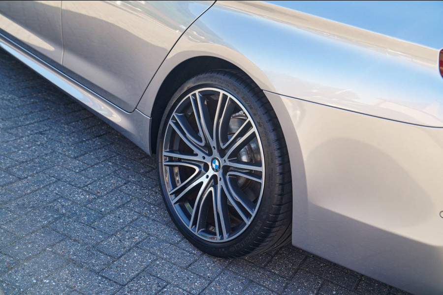 BMW 5 Serie 520i High Executive Edition | Schuifdak | Adaptieve Cruise | Camera | Nappa Leder | Origineel NL | Dealer onderhouden