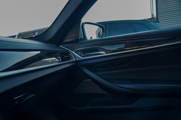 BMW 5 Serie 520i High Executive Edition | Schuifdak | Adaptieve Cruise | Camera | Nappa Leder | Origineel NL | Dealer onderhouden