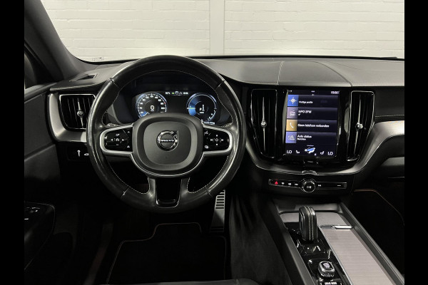 Volvo XC60 2.0 Recharge T6 AWD R-Design Adapt. Cruise | Open dak | Stuur-/Stoelverwarming | Blis | Camera | Carplay | Achterbank verwarmd