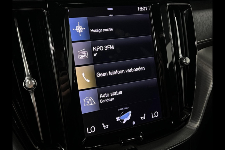 Volvo XC60 2.0 Recharge T6 AWD R-Design Adapt. Cruise | Open dak | Stuur-/Stoelverwarming | Blis | Camera | Carplay | Achterbank verwarmd