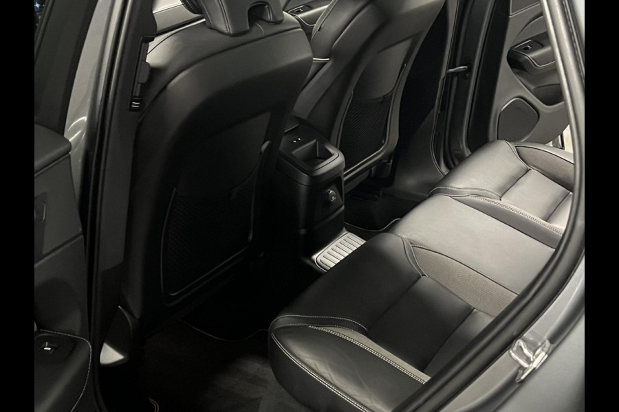 Volvo XC60 2.0 Recharge T6 AWD R-Design Adapt. Cruise | Open dak | Stuur-/Stoelverwarming | Blis | Camera | Carplay | Achterbank verwarmd