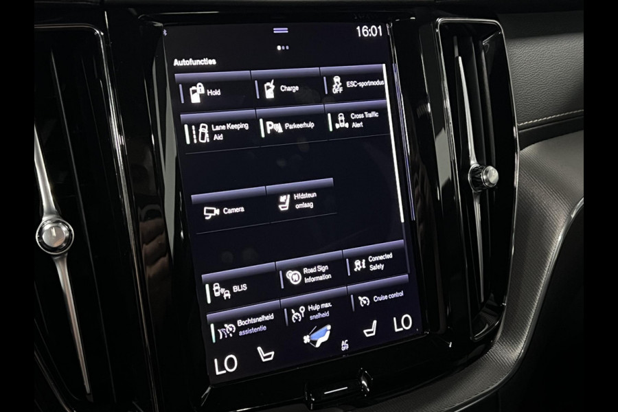 Volvo XC60 2.0 Recharge T6 AWD R-Design Adapt. Cruise | Open dak | Stuur-/Stoelverwarming | Blis | Camera | Carplay | Achterbank verwarmd