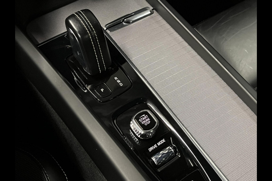 Volvo XC60 2.0 Recharge T6 AWD R-Design Adapt. Cruise | Open dak | Stuur-/Stoelverwarming | Blis | Camera | Carplay | Achterbank verwarmd