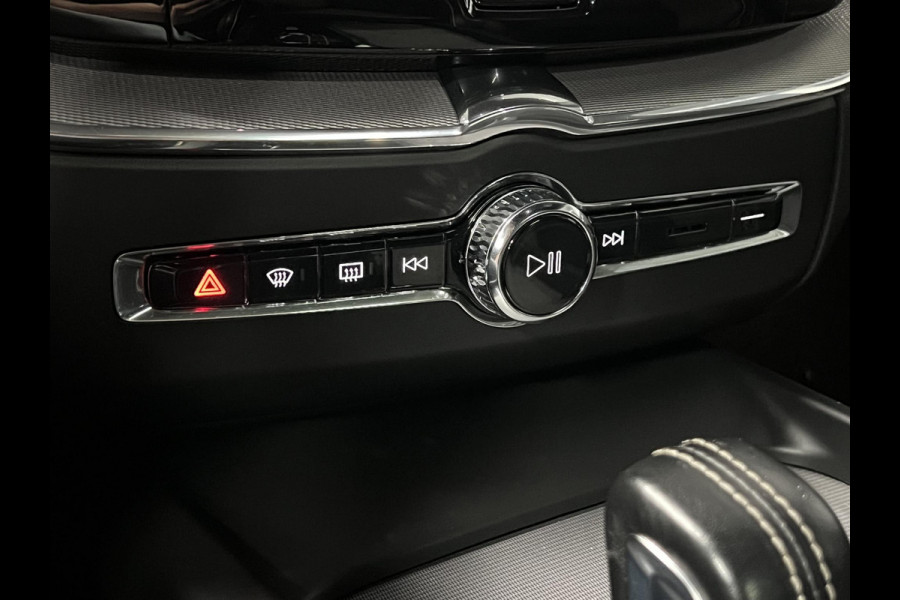 Volvo XC60 2.0 Recharge T6 AWD R-Design Adapt. Cruise | Open dak | Stuur-/Stoelverwarming | Blis | Camera | Carplay | Achterbank verwarmd