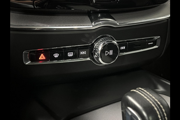 Volvo XC60 2.0 Recharge T6 AWD R-Design Adapt. Cruise | Open dak | Stuur-/Stoelverwarming | Blis | Camera | Carplay | Achterbank verwarmd