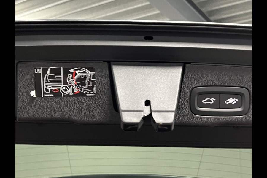 Volvo XC60 2.0 Recharge T6 AWD R-Design Adapt. Cruise | Open dak | Stuur-/Stoelverwarming | Blis | Camera | Carplay | Achterbank verwarmd