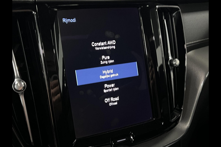 Volvo XC60 2.0 Recharge T6 AWD R-Design Adapt. Cruise | Open dak | Stuur-/Stoelverwarming | Blis | Camera | Carplay | Achterbank verwarmd