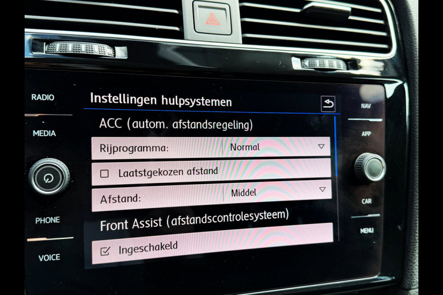 Volkswagen Golf 1.5 TSI Highline Business R 150PK Zeer nette auto
