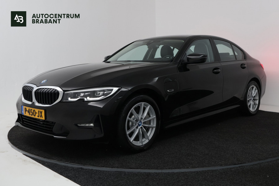 BMW 3-serie 330e Business Edition Plus (TREKHAAK, STOELVERWARMING, NAVIGATIE, PARKEERSENSOREN)