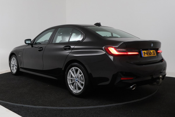 BMW 3-serie 330e Business Edition Plus (TREKHAAK, STOELVERWARMING, NAVIGATIE, PARKEERSENSOREN)