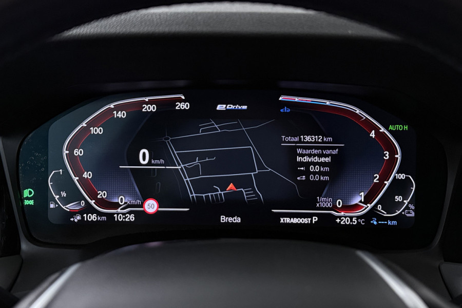BMW 3-serie 330e Business Edition Plus (TREKHAAK, STOELVERWARMING, NAVIGATIE, PARKEERSENSOREN)