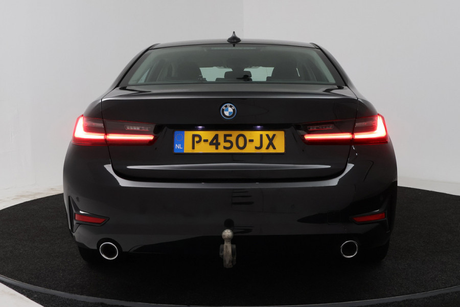 BMW 3-serie 330e Business Edition Plus (TREKHAAK, STOELVERWARMING, NAVIGATIE, PARKEERSENSOREN)