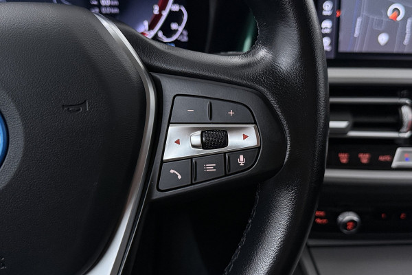 BMW 3-serie 330e Business Edition Plus (TREKHAAK, STOELVERWARMING, NAVIGATIE, PARKEERSENSOREN)