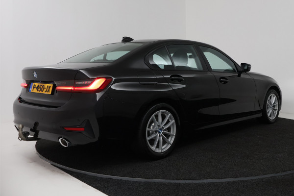 BMW 3-serie 330e Business Edition Plus (TREKHAAK, STOELVERWARMING, NAVIGATIE, PARKEERSENSOREN)