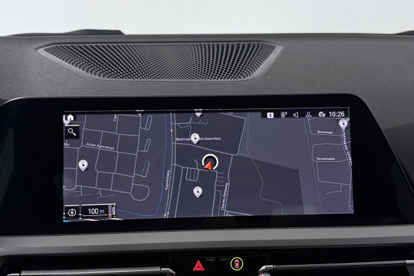BMW 3-serie 330e Business Edition Plus (TREKHAAK, STOELVERWARMING, NAVIGATIE, PARKEERSENSOREN)