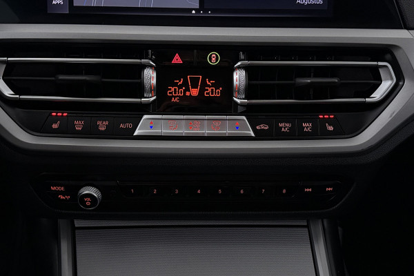 BMW 3-serie 330e Business Edition Plus (TREKHAAK, STOELVERWARMING, NAVIGATIE, PARKEERSENSOREN)