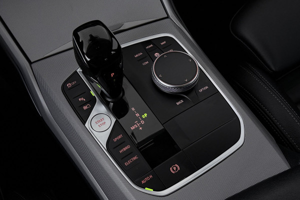 BMW 3-serie 330e Business Edition Plus (TREKHAAK, STOELVERWARMING, NAVIGATIE, PARKEERSENSOREN)