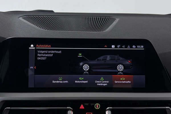 BMW 3-serie 330e Business Edition Plus (TREKHAAK, STOELVERWARMING, NAVIGATIE, PARKEERSENSOREN)