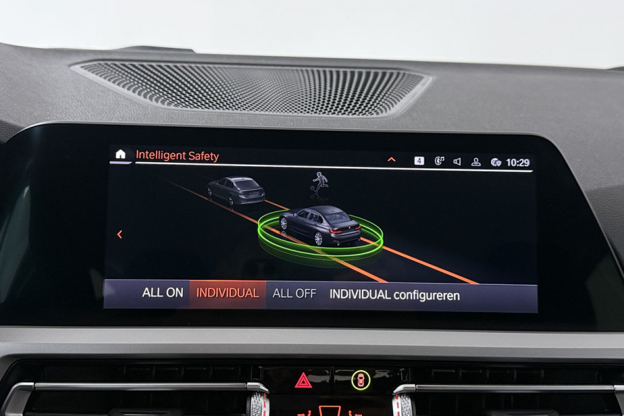 BMW 3-serie 330e Business Edition Plus (TREKHAAK, STOELVERWARMING, NAVIGATIE, PARKEERSENSOREN)