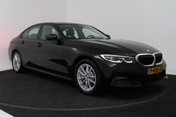 BMW 3-serie 330e Business Edition Plus (TREKHAAK, STOELVERWARMING, NAVIGATIE, PARKEERSENSOREN)