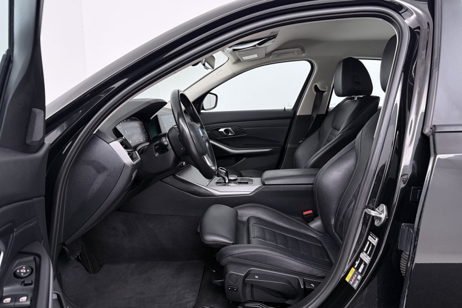 BMW 3-serie 330e Business Edition Plus (TREKHAAK, STOELVERWARMING, NAVIGATIE, PARKEERSENSOREN)