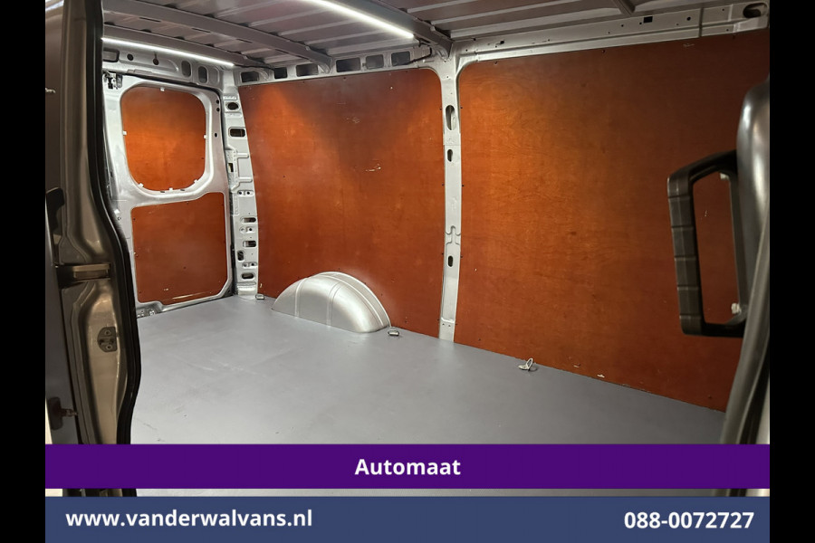 Iveco Daily 35S16V 157pk Automaat 3500kg Trekhaak L2H1 Euro6 Airco | Camera | Navigatie | LM Velgen Cruisecontrol, Bijrijdersbank