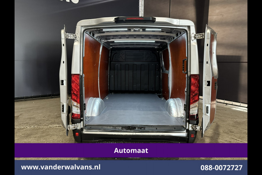 Iveco Daily 35S16V 157pk Automaat 3500kg Trekhaak L2H1 Euro6 Airco | Camera | Navigatie | LM Velgen Cruisecontrol, Bijrijdersbank
