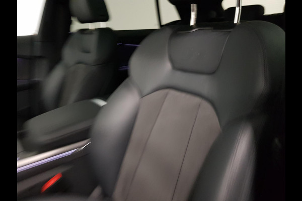 Audi Q8 4.0 TFSI RS Q8 Quattro 600pk! Panorama dak Navigatie Electrische achterklep Led Camera Climate Control Parkeer sensoren voor en achter Lichtmetalen Velgen
