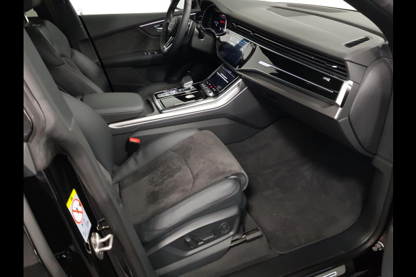 Audi Q8 4.0 TFSI RS Q8 Quattro 600pk! Panorama dak Navigatie Electrische achterklep Led Camera Climate Control Parkeer sensoren voor en achter Lichtmetalen Velgen