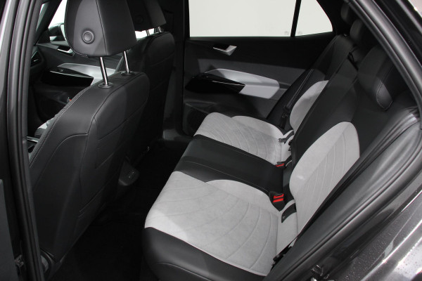 Volkswagen ID.3 Pro Edition 204pk Warmtepomp 18"Lichtmetalen Velgen Navigatie Camera Adaptive Cruise Control Climate Control