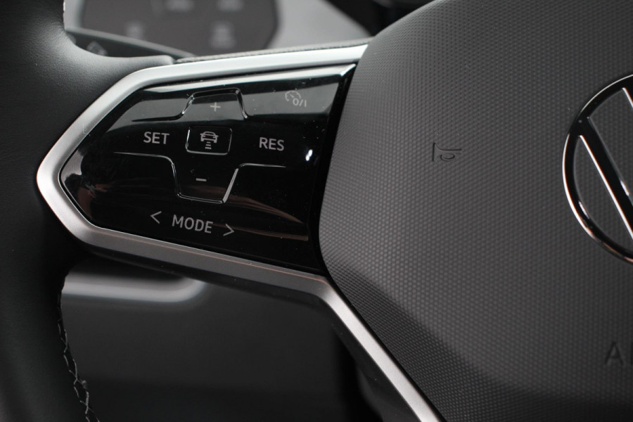 Volkswagen ID.3 Pro Edition 204pk Warmtepomp 18"Lichtmetalen Velgen Navigatie Camera Adaptive Cruise Control Climate Control