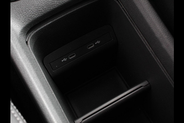 Volkswagen ID.3 Pro Edition 204pk Warmtepomp 18"Lichtmetalen Velgen Navigatie Camera Adaptive Cruise Control Climate Control