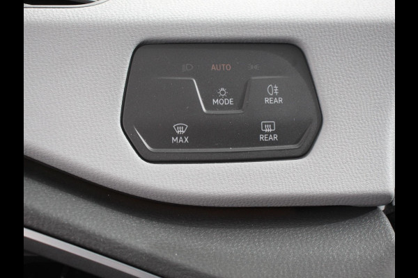 Volkswagen ID.3 Pro Edition 204pk Warmtepomp 18"Lichtmetalen Velgen Navigatie Camera Adaptive Cruise Control Climate Control